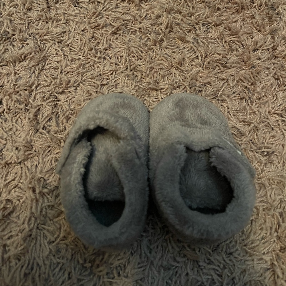 Infant 2/3 Ugg house slipper worn 5times